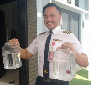 Jam Terbang Dikurangi, Pilot Ini Malah Punya Ribuan Cupang