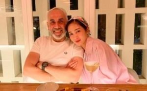 Bunga Zainal Blak Blakan Kemampuan Suami Di Ranjang Meski Usia Terpaut 18 Tahun Lebih Tua