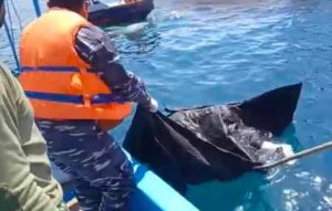 Mayat Perempuan Pakai Celana Dalam Hijau Di Teluk Banyu Biru, Diduga Korban KMP Yunicee
