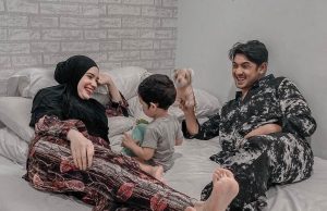 Putri Anne Dihujat Netizen karena kebersamaanya Dengan Suami
