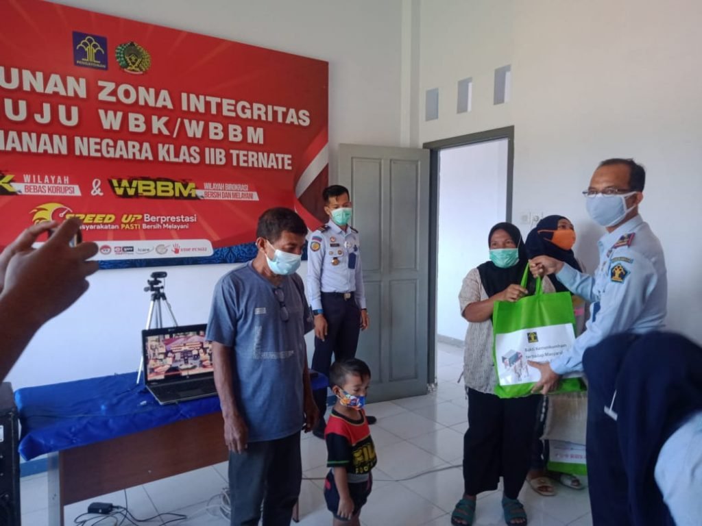 Rutan Kelas II B Ternate Berbagi Sembako Dimasa Pandemi Covid-19