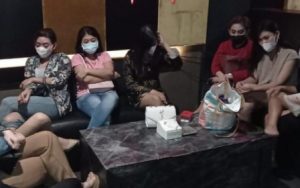 Karaoke di Surabaya Nekad Buka Saat PPKM, Aparat Panen LC