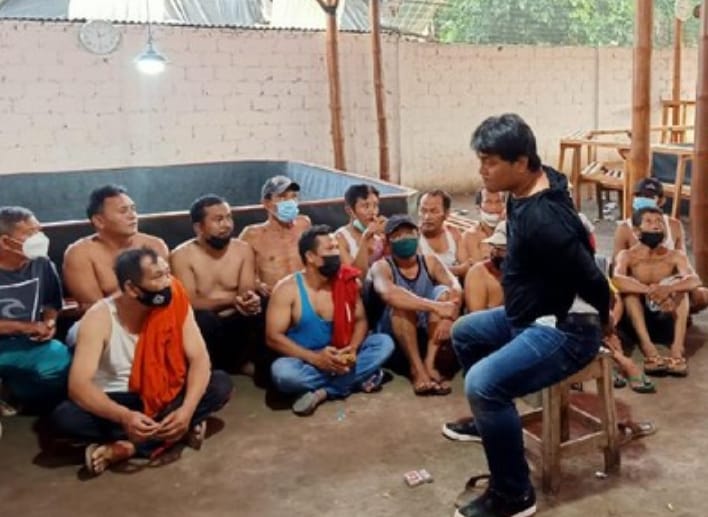PPKM Darurat, Tetep Asik Judi Sabung Ayam di Blitar Puluhan Orang Diamankan