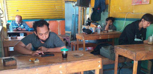 Pemilik Warkop Di Surabaya Keluhkan Kebijakan Pemerintah Selama PPKM