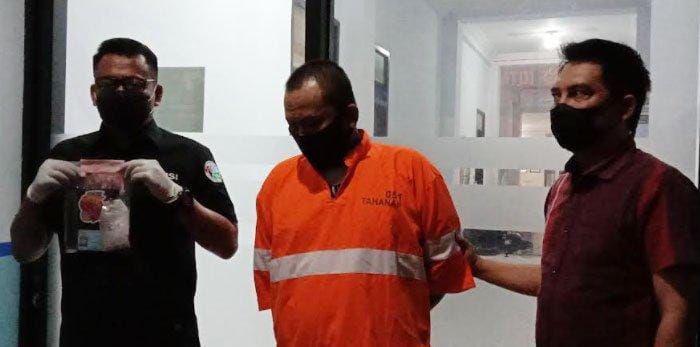Pengen Sabu Gratis, Pria Asal Malang Nekat Jadi Kurir Sabu Kini Berakhir Dipenjara Pengen Sabu Gratis, Pria Asal Malang Nekat Jadi Kurir Sabu Kini Berakhir Dipenjara