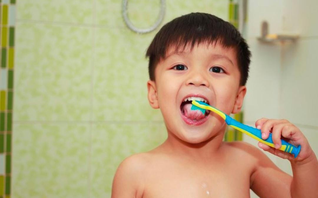 Tips Melatih Anak Menggosok Gigi, Agar Anak Tetap Sehat Dan Ceria