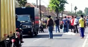 Dihantam Avanza Disusul Terlindas Truk, Bocah Kelas 6 SD Tewas Di Tempat