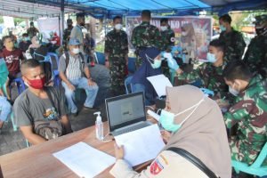Antusias Ratusan Warga Ikuti Serbuan Vaksinasi Korem 152/Baabullah