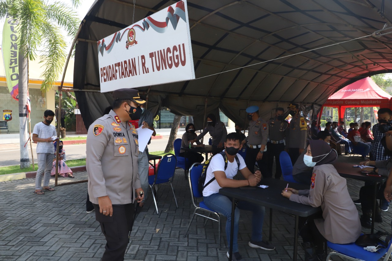 Dorong Percepatan Herd Immunity Polres Mojokerto Gelar Vaksinasi Dorong Percepatan Herd Immunity Polres Mojokerto Gelar Vaksinasi