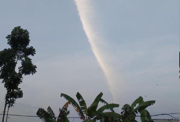 Video Langit Terbelah Di Pacitan Hebohkan Warga