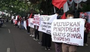 Ikatan Mahasiswa Muhammadiyah Malang Demo Kritik PPKM