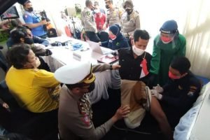 Penyandang Disabilitas di Banyuwangi Tak Punya Lengan Disuntik Vaksin di Bagian Ini