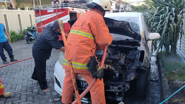 Ini Sebab Mesin Mobil Toyota Yaris Terbakar