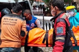 Pria Penjaga Catering Ditemukan Tewas Didepan Rumah Warga Bikin Heboh