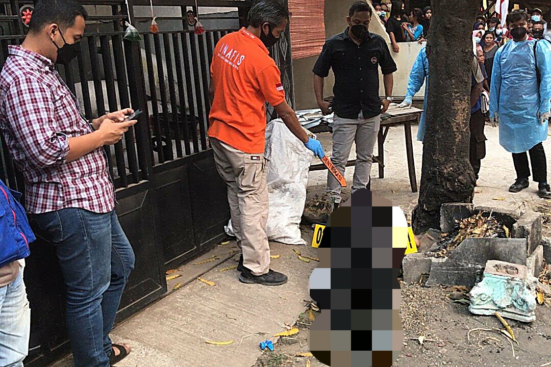 Penemuan Mayat Dengan Luka Tusukan Di Trowulan Bikin Heboh Penemuan Mayat Dengan Luka Tusukan Di Trowulan Bikin Heboh