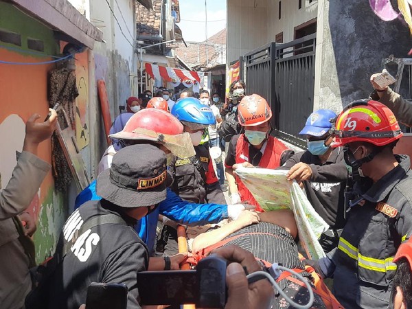Terkait Ambruknya Sebuah Rumah di Surabaya, Begini Kesaksian Warga