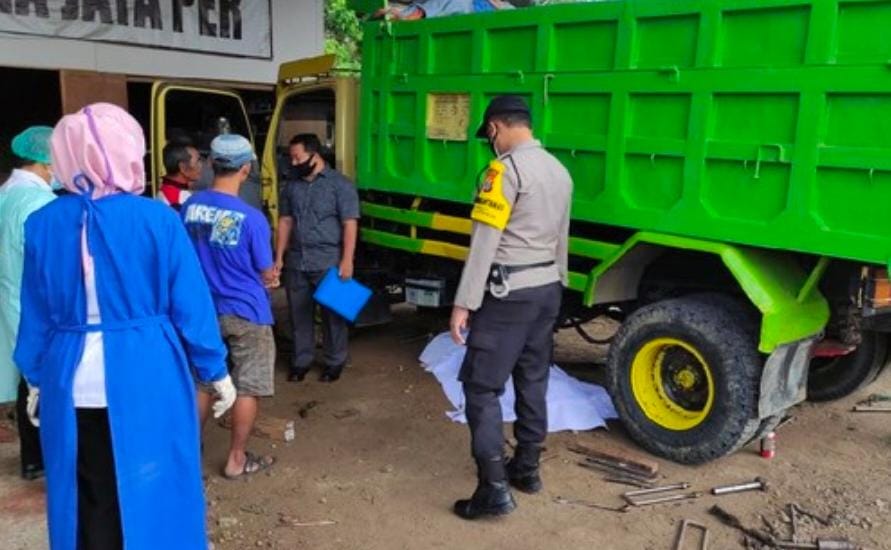 Tergencet Dump Truk Warga Blitar Tewas