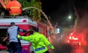 Ngeri ! Honda Brio Terbakar di Jl Kalimas Blitar Sempat Terjadi Ledakan