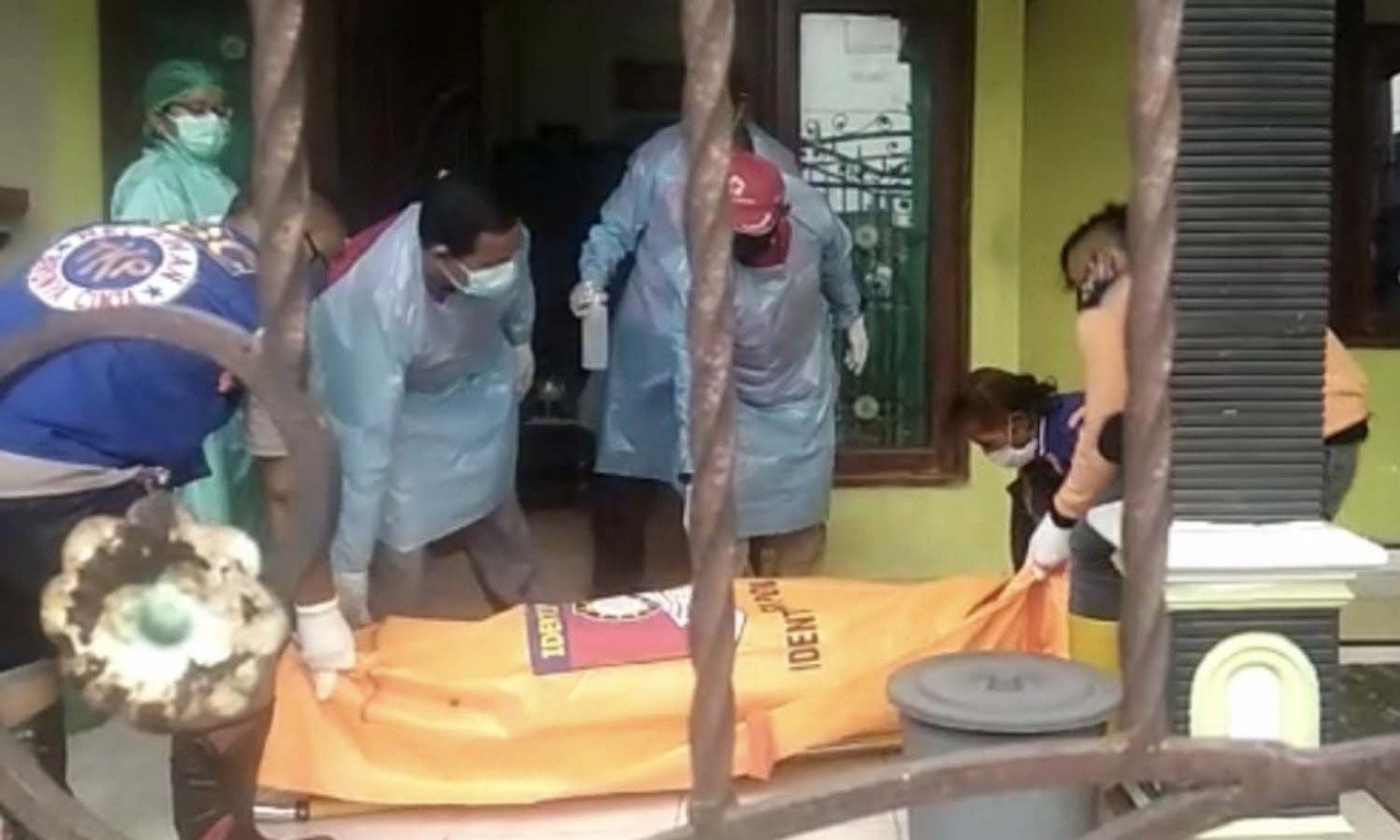 Pisah Ranjang Dengan Istri PNS Pemkab Mojokerto Ditemukan Tewas PNS Pemkab Mojokerto Ditemukan Tewas Dalam Rumahnya Sendiri Bikin Geger Warga Kenanten