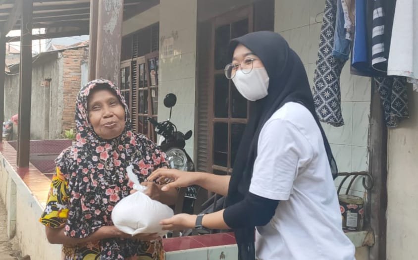 Posko LMND Peduli DKI-Jakarta Giat Membagikan Sembako Membantu Rakyat Kecil Dalam Situasi Pandemi Covid-19.