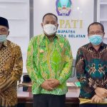 Rektor IAIN Ternate Bersama Direktur Pasca Sarjana Lakukan Kunjungan Dengan Bupati Halsel. Simak Apa-Apa Saja Yang Di Bahas.?.