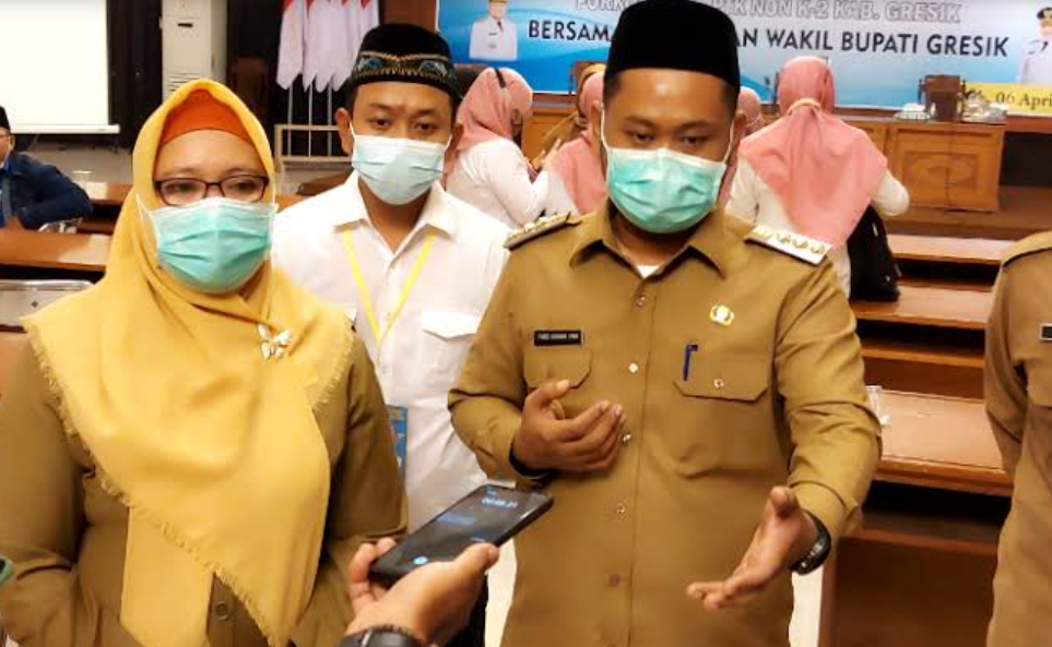 Bupati Gresik Berikan Voucer Belanja Bagi Warga Isoman Yang Mau Pindah ke Isoter