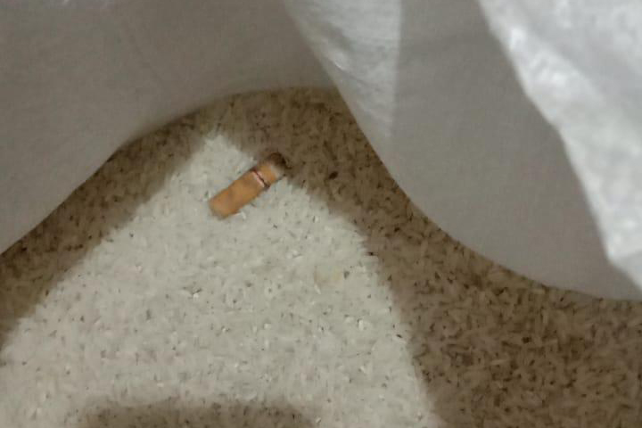Beras Bantuan PPKM Dari Bulog Bercampur Puntung Rokok Madsudnya Apa ?