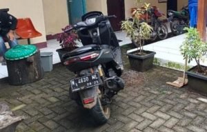 Pelaku Begal Dikepung Warga Pilih Tinggalkan Motor