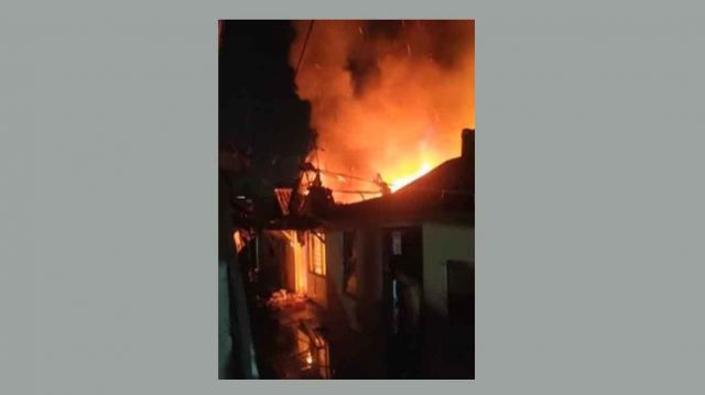 Rumah di Wonokromo Surabaya Terbakar