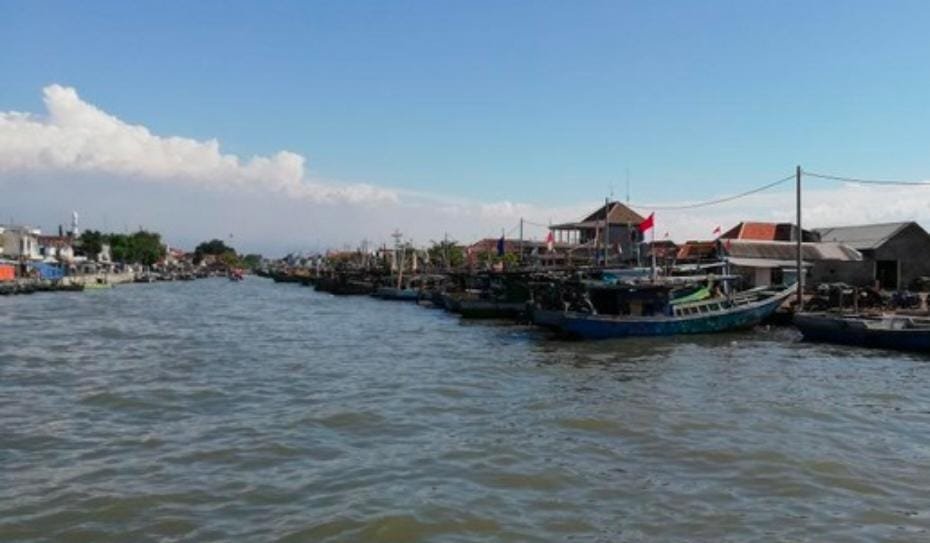 Diterjang Angin, Dua Nelayan di Pasuruan Jatuh ke Laut