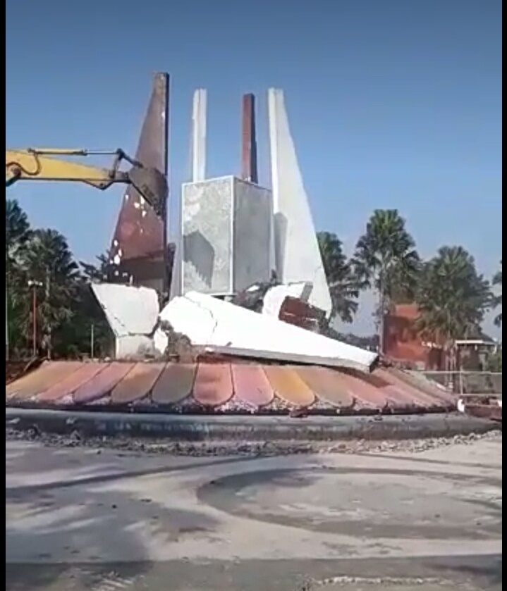 Sejarah Tugu Kaca Pengilon Alun Alun Kota Mojokerto 