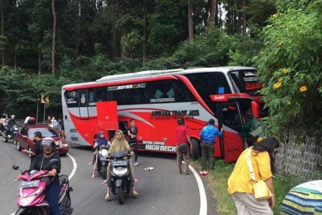 Kecelakaan Bus Pariwisata Alami Rem Blong Lima Orang Masuk Rumah Sakit 5153