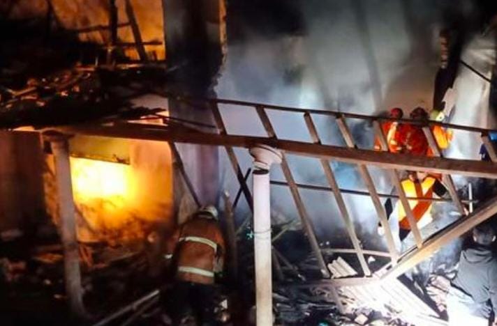 Rumah Nenek 70 Tahun di Blitar Ludes Terbakar