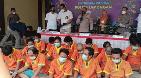 Tersangka Pengguna dan Pengedar Narkoba di Lamongan