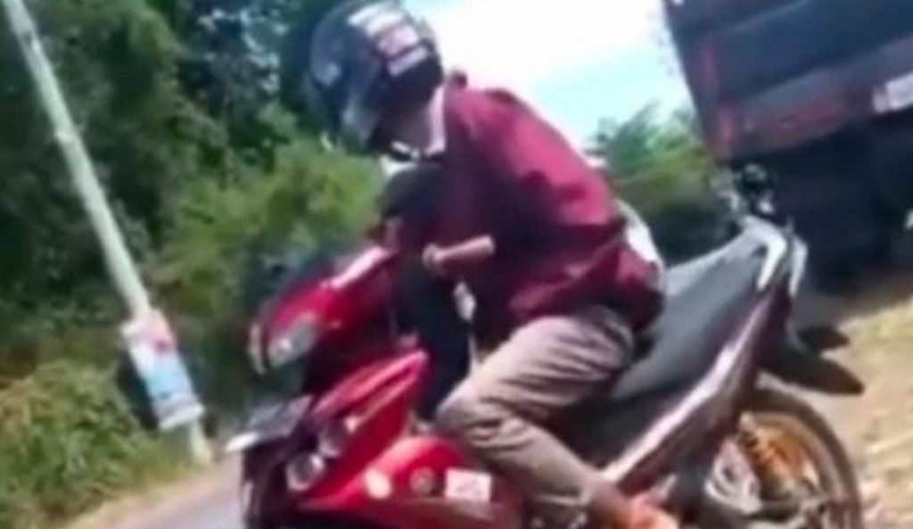 Viral, Pengendara Motor di Gresik Onani di Depan Gadis Penjual Susu