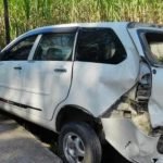 Daihatsu Xenia Ringsek Masuk Parit