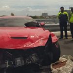 Ferrari Tabrak Pembatas Tol Juanda