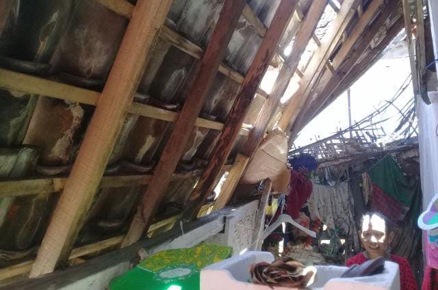 janda probolinggo, rumah ambruk