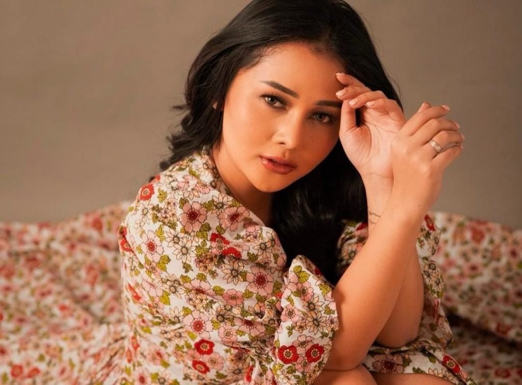 Tempati Apartemen Murah di Luar Negeri, Artis Mutia Ayu Dihantui Kepala Nongol Dari Kamar Mandi