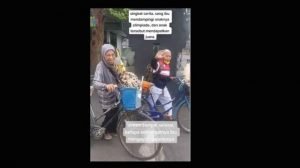Video Perjuangan Ibu di Malang Rela Mengayuh Sepeda Antarkan Buah Hatinya Mengikuti Olimpiade Karate Bikin Haru