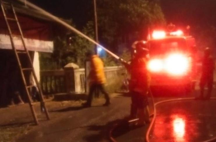kebakaran, bengkel bekled mobil, mojokerto