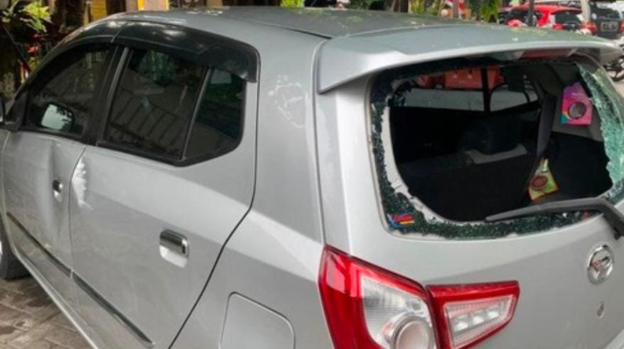 Tabrak Lari, Daihatsu Ayla, Surabaya