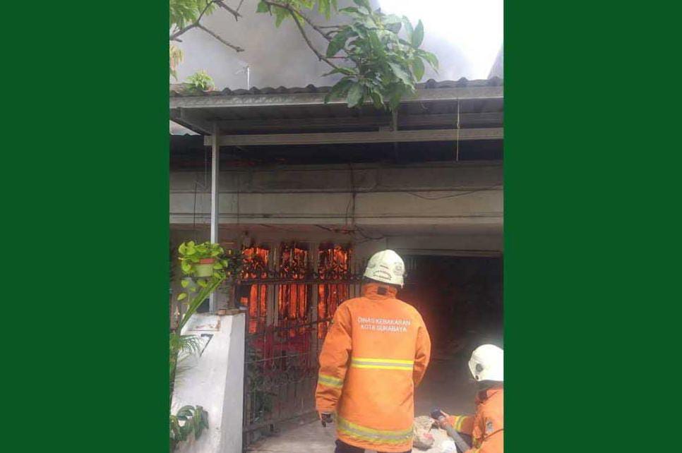 rumah terbakar, rumah terbakar surabaya