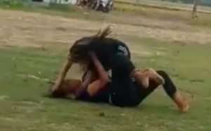 Dua Perempuan Netizen Saling Adu Jotos Ternyata Dipicu Komentar Di Medsos