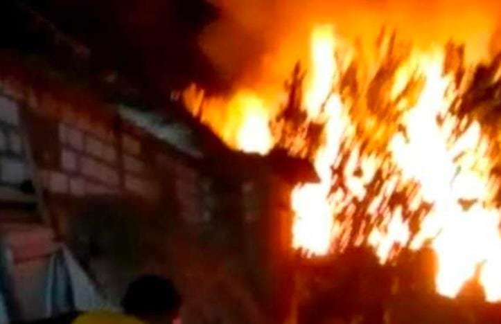 Dua Rumah terbakar, Tuban,