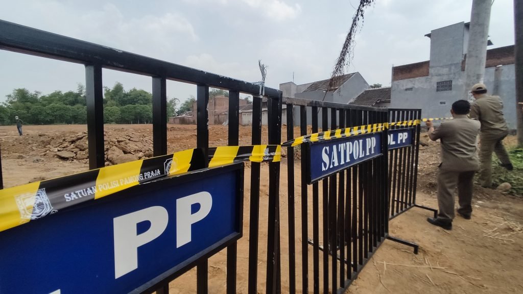 Tak Berijin, Pembangunan Perumahan di Suromurukan Kota Mojokerto Dihentikan Satpol PP