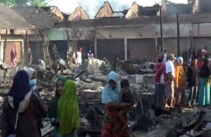 Miris, Usai Pasar Nguling Pasuruan Terbakar Para Pedagang Mengais Sisa Barang Yang Masih Bisa Dipakai