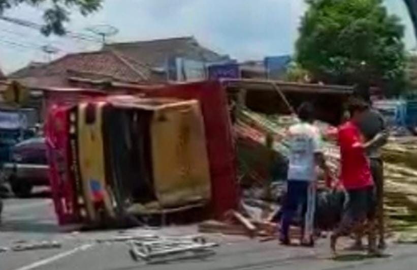 Kecelakaan Beruntun, Pemotor Ini Tewas, Truk Tebu 