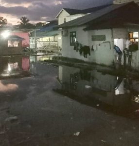Banjir Rop Dengan Ketinggian 20 Cm Kelurahan Mangga Dua Utara Kota Ternate, Masyarakat Butuh Keseriusan Pemkot