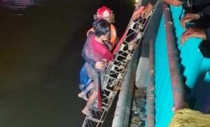 Remaja ini Ditemukan Di Bawah Jembatan Joyoboyo, Sebelumnya Bicaranya Ngelantur